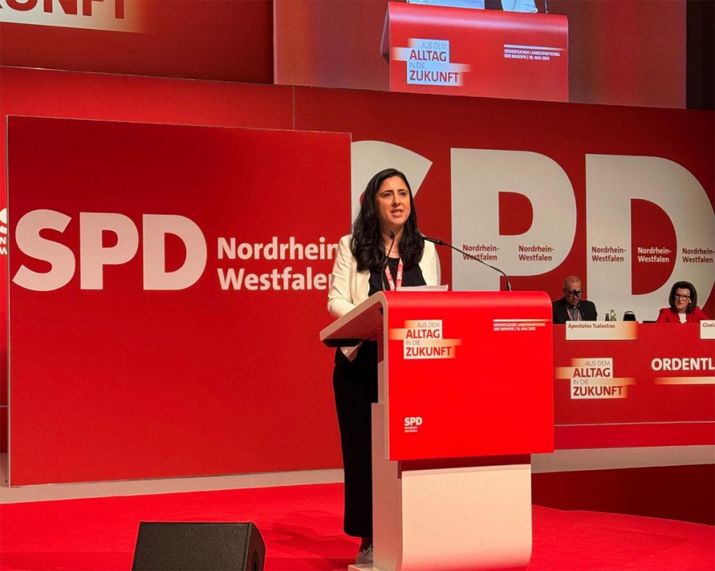 Sara Zorlu auf dem Parteitag der NRWSPD hält ihre Vorstellungsrede.